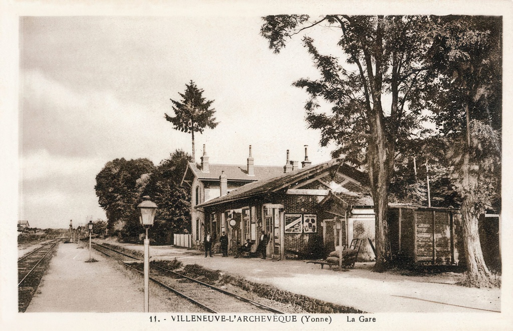 Villeneuve-L'Archevêque - La Gare