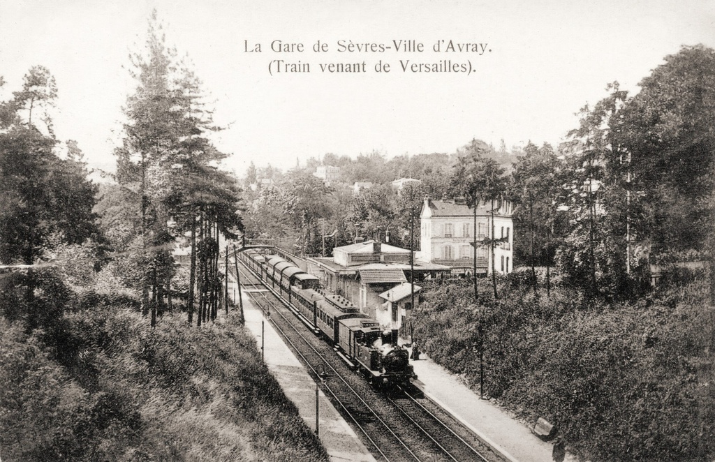 La gare de Sèvres, Ville-d'Avray, train venant de Versailles