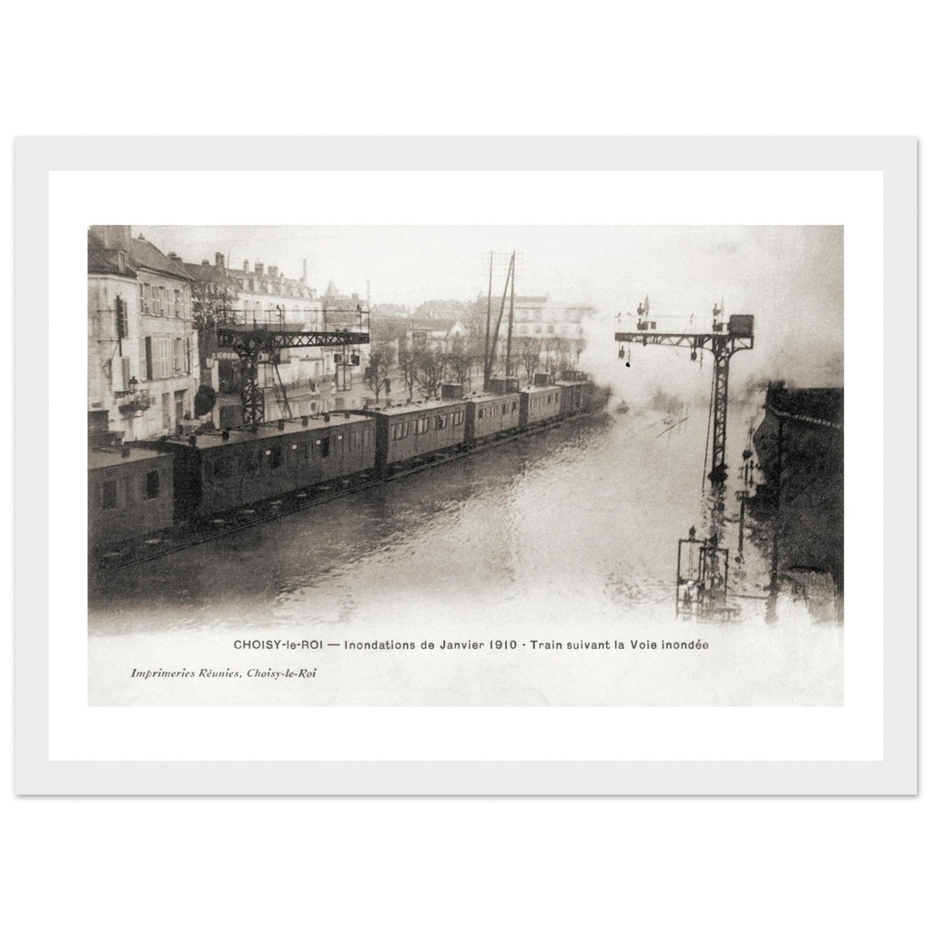 Choisy-le-Roi - inondations  de Janvier 1910 - Train suivant la Voie inondee