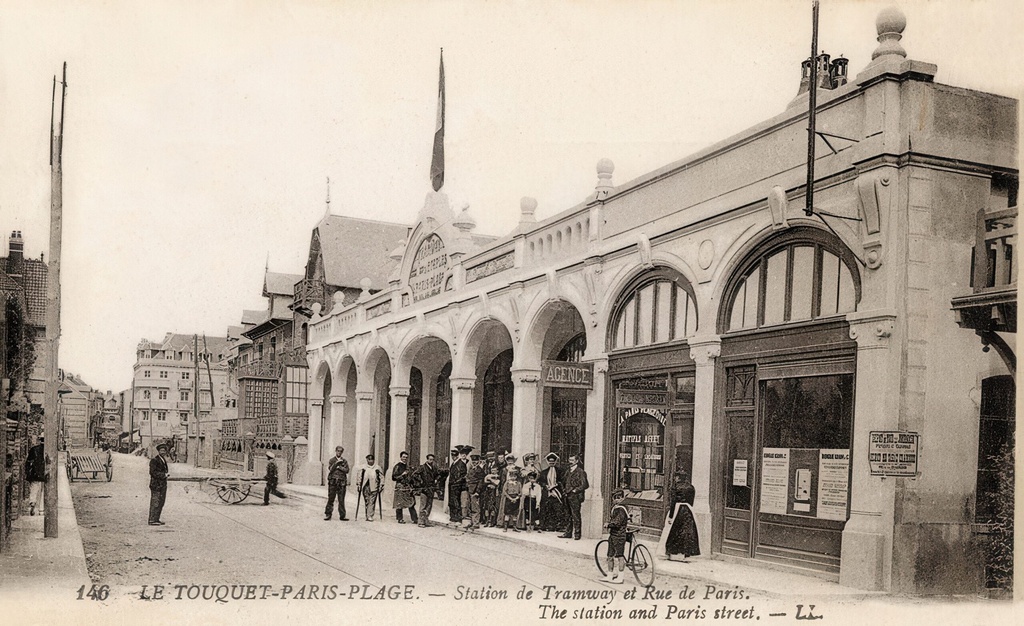 Le Touquet-Paris-plage - Station du tramway et rue de Paris