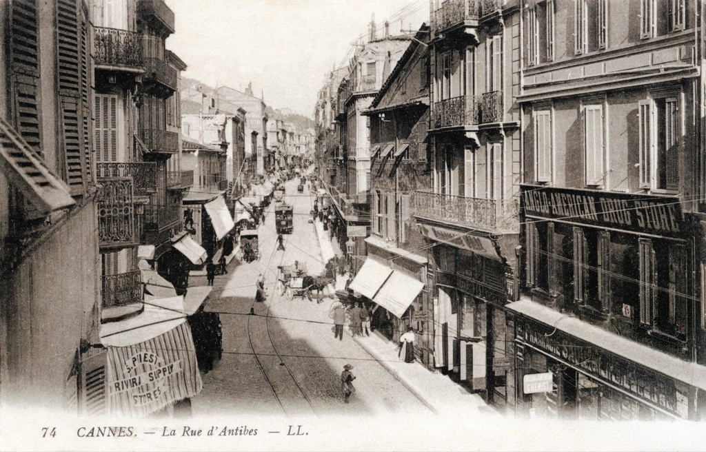 Cannes - La Rue d'Antibes