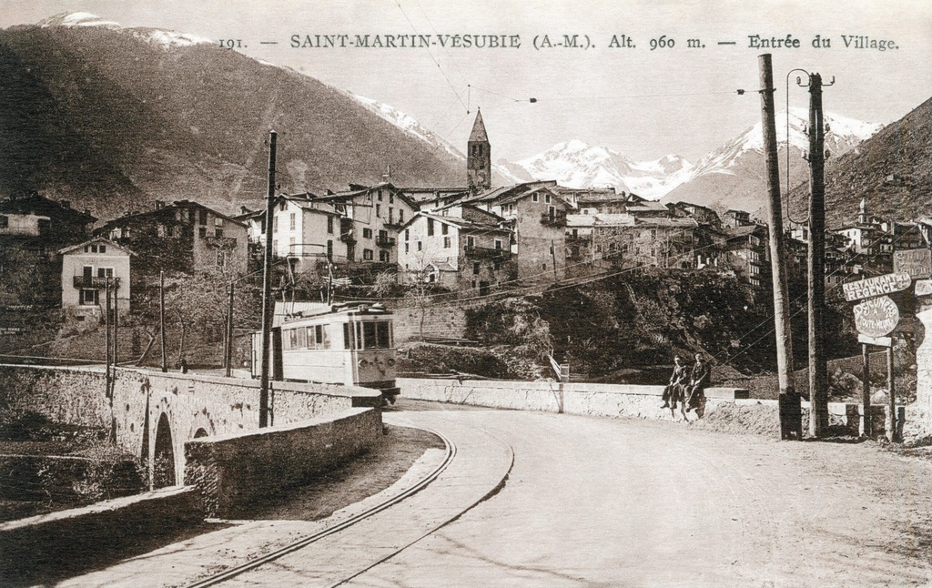 St Martin Vesubie - Alt 960 m  - Entree du Village