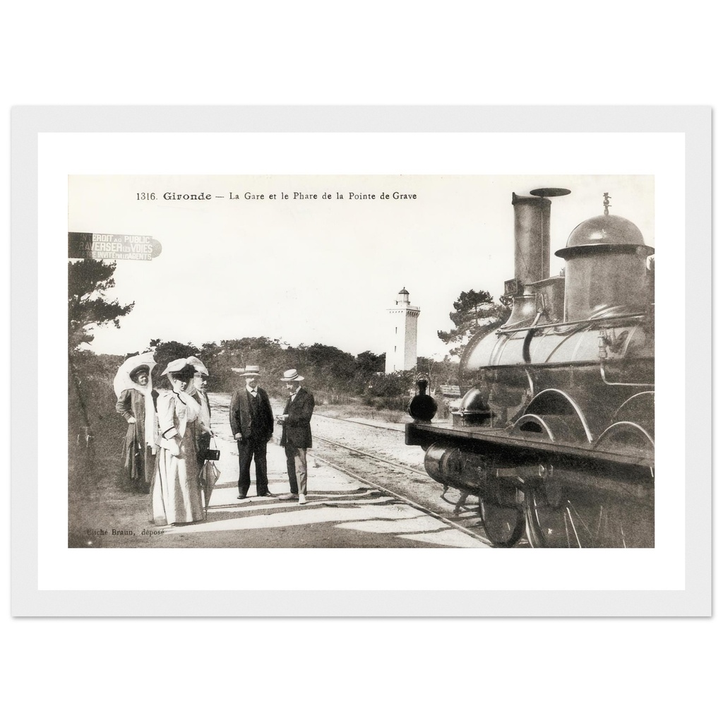 Gironde - La Gare et le Phare de la Pointe de Grave