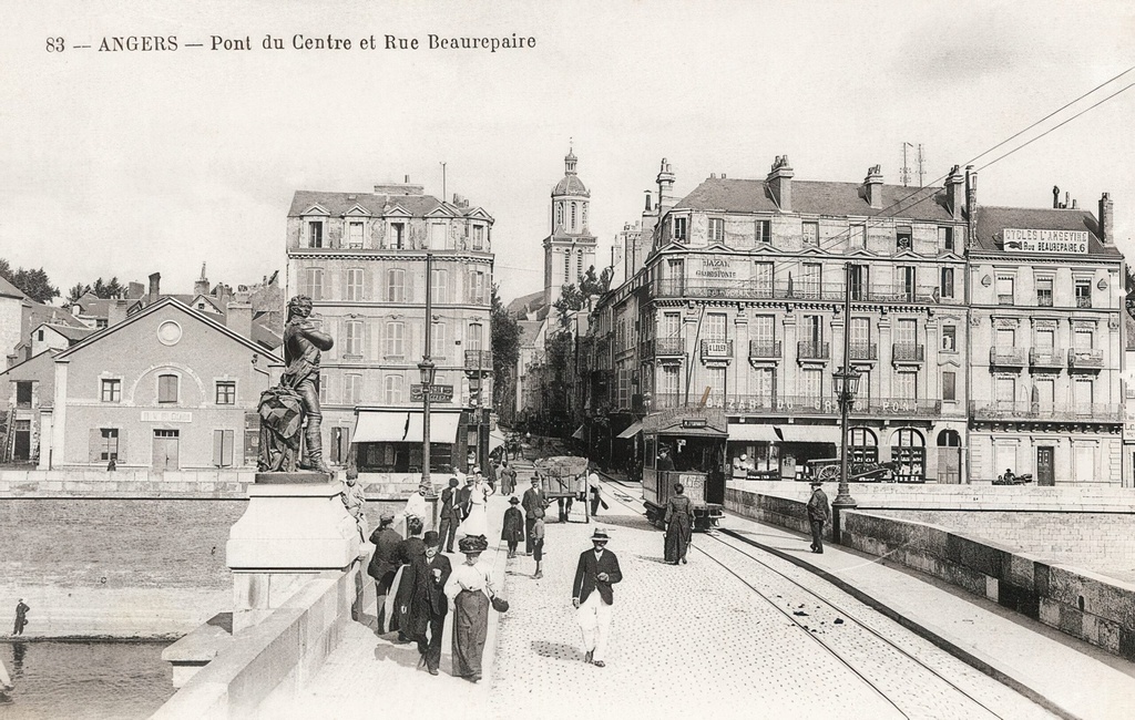 Angers - Pont du centre et rue Beaurepaire