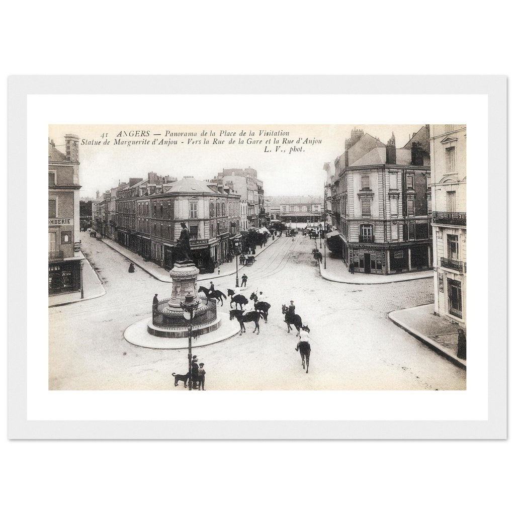 Angers - Panorama de la place de la visitation Statue de margueritte d'Anjou - Vers la rue de la Gare et la rue d'Anjou