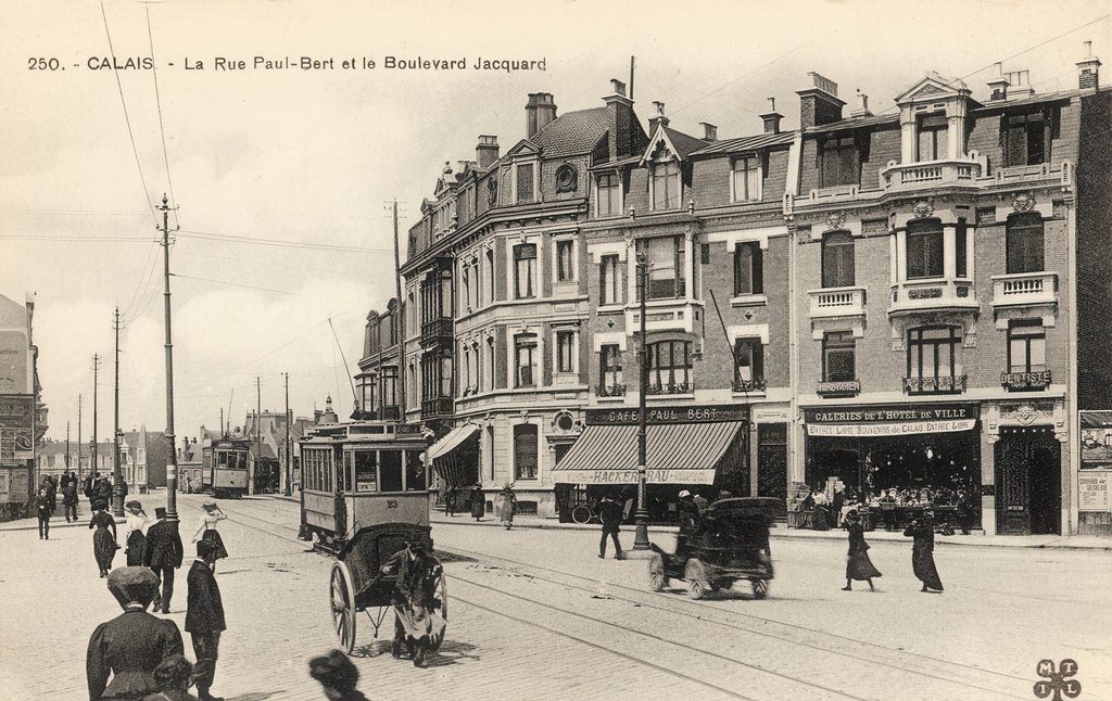 Calais - La Rue Bert et le Boulevard Jacquard