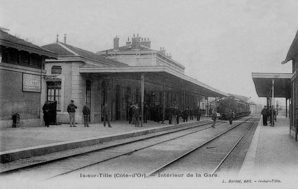 Is-sur-Tille - la gare - les Voies