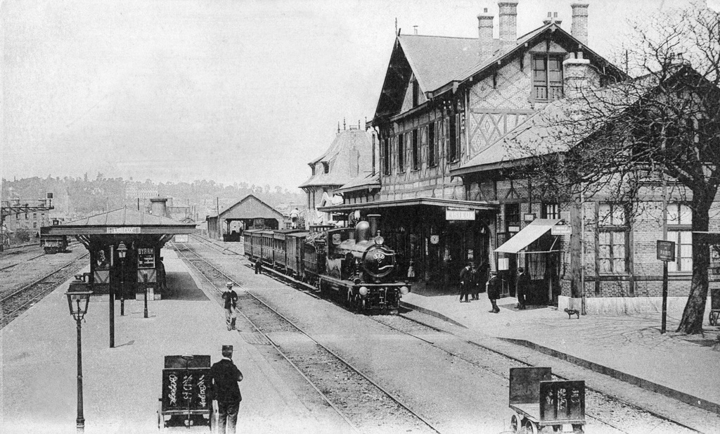 Lisieux - La Gare Ligne de Cherbourg