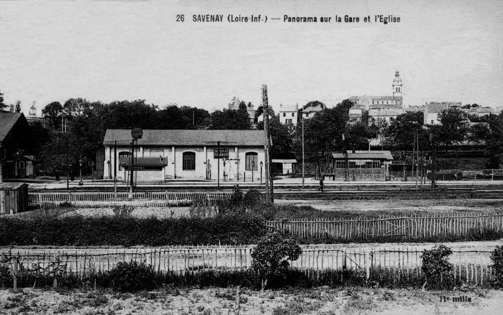 Savenay - La Gare et l'Eglise