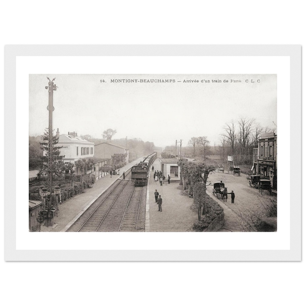 Montigny Beauchamps - Arrivee d'un train de Paris