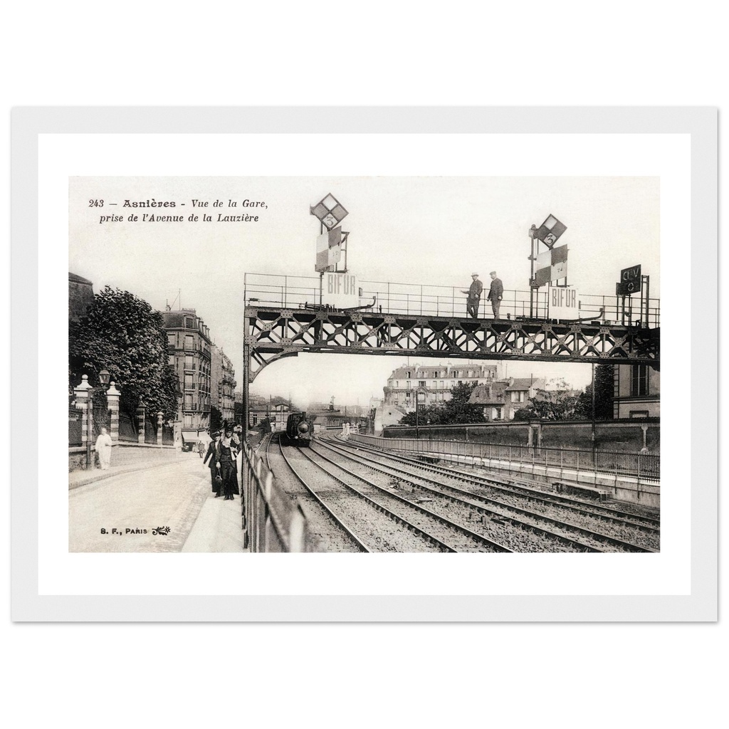 Asnières - Vue de la gare, prise de l'avenue de La Lauzière