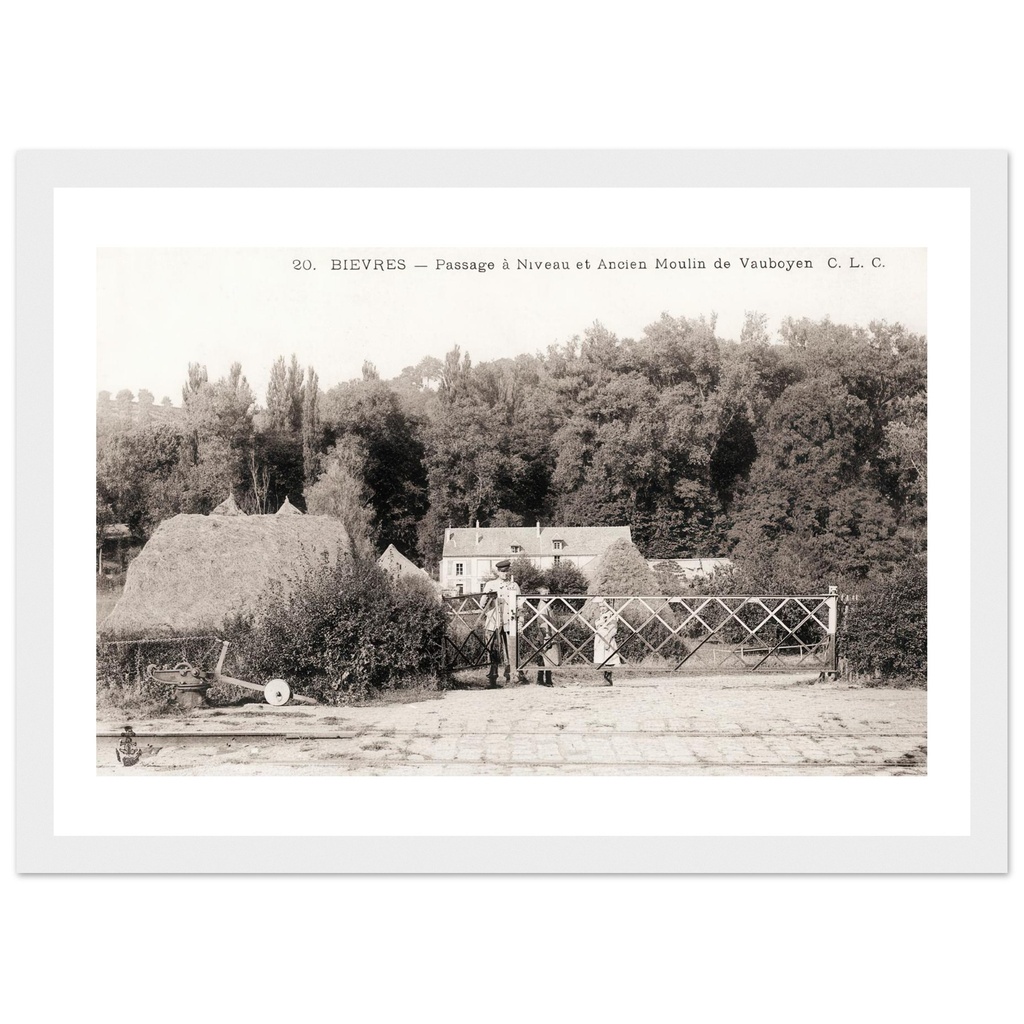 Bievres - Passage a niveau et ancien moulin de Vauboyen
