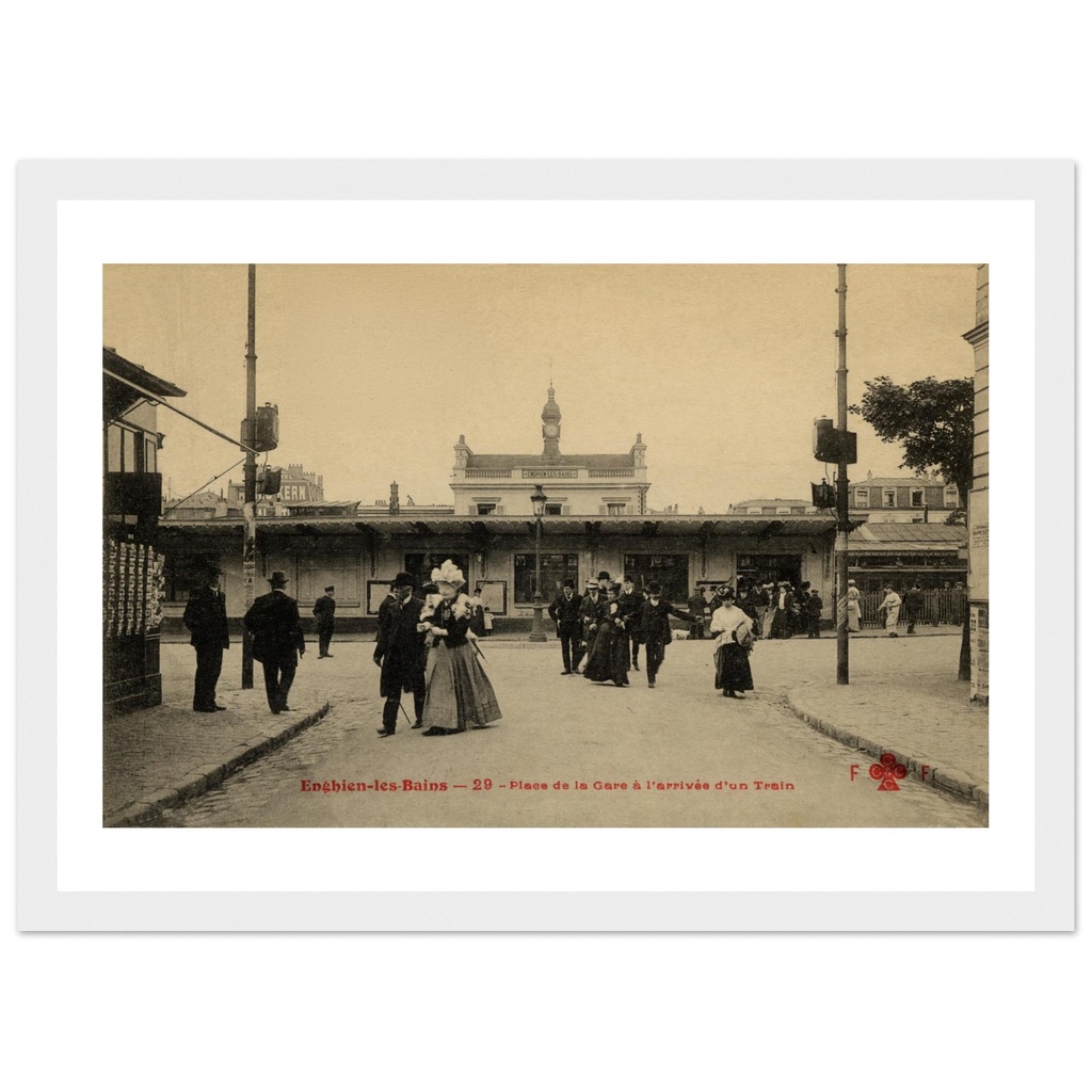 Enghien-les-Bains - Place dela gare et arrivee d'un train
