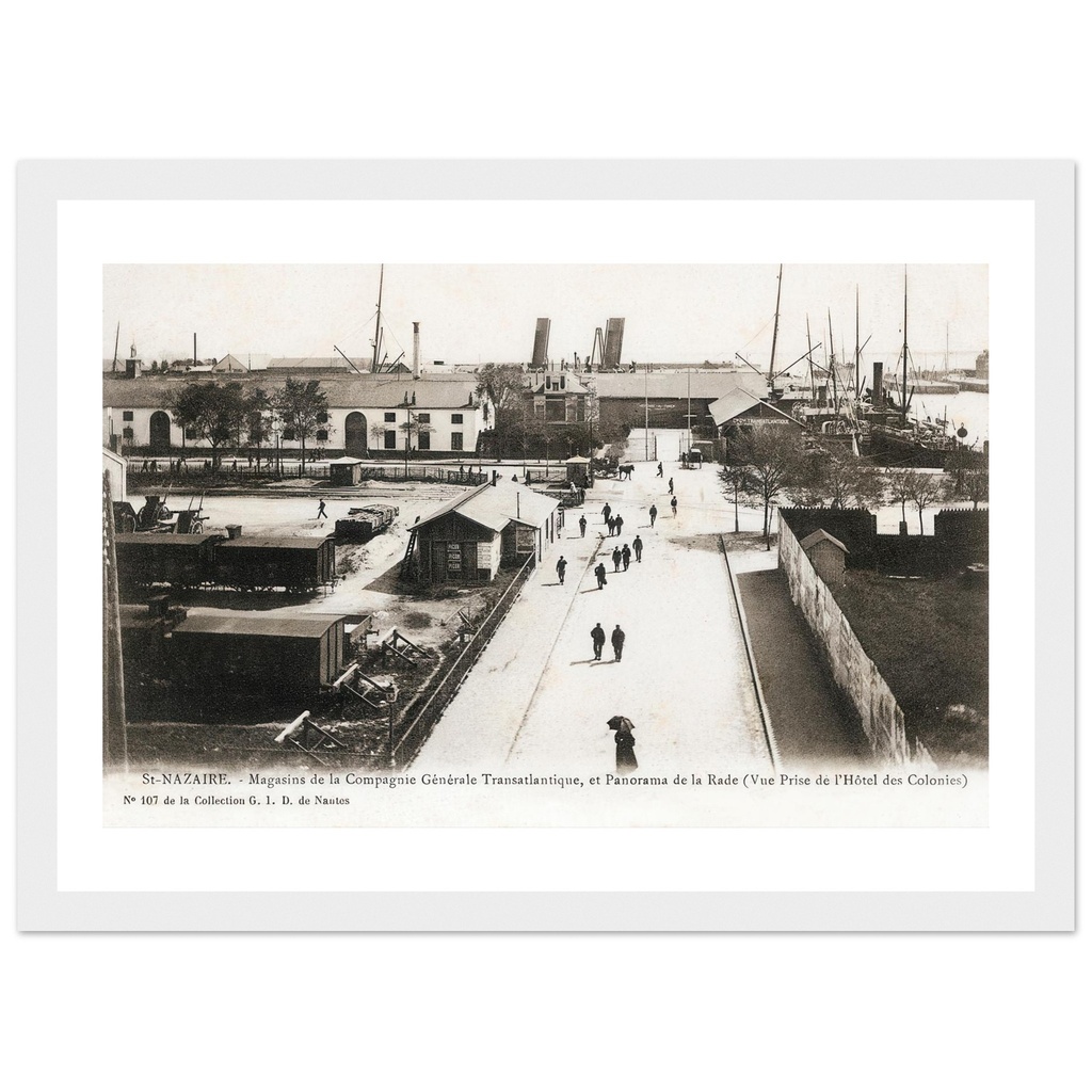 St Nazaire - Magazins de la compagnie generale Transatlantique,  et panorama de la rade (vue prise de l'Hotel des Colonies )