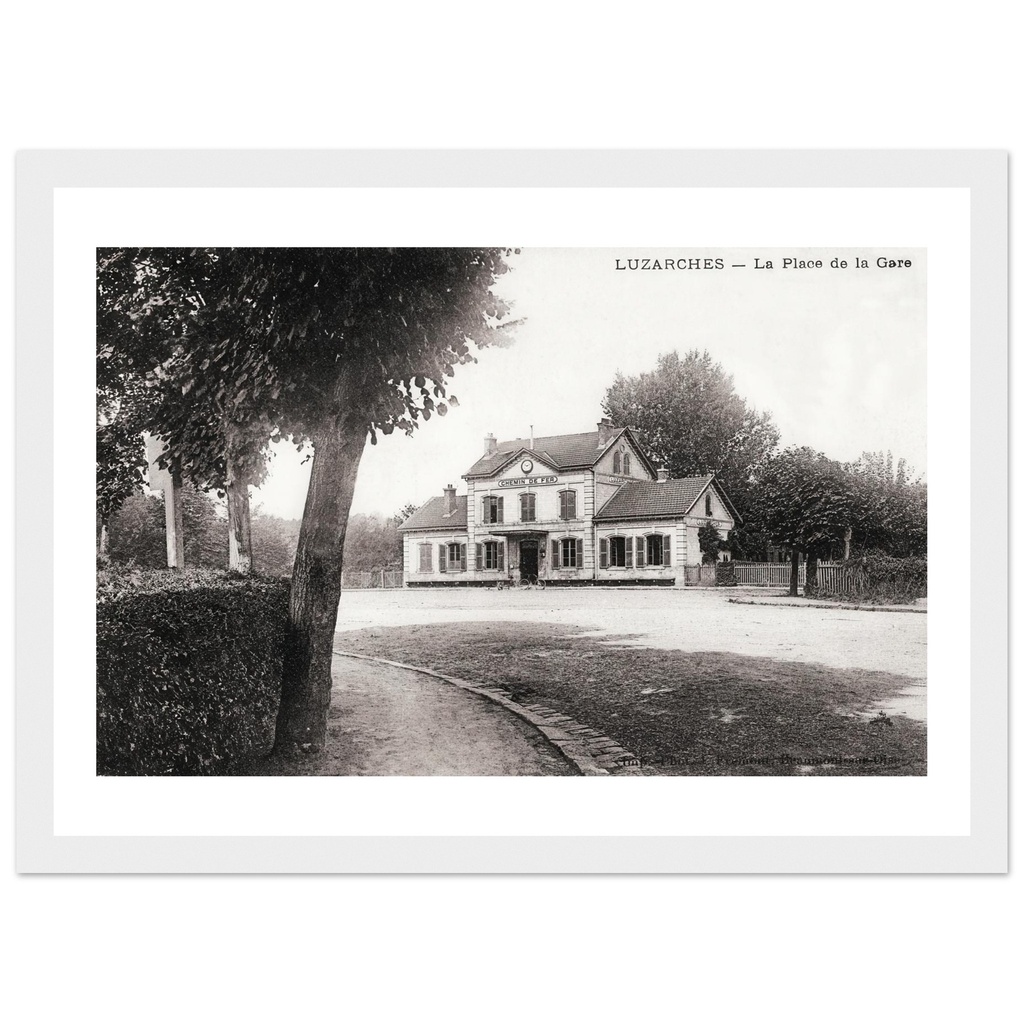 Luzarches - La Place de la Gare