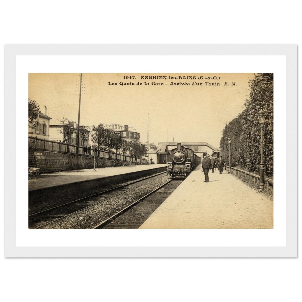 Enghien les Bains - les quais de la gare - arrivee d'un train