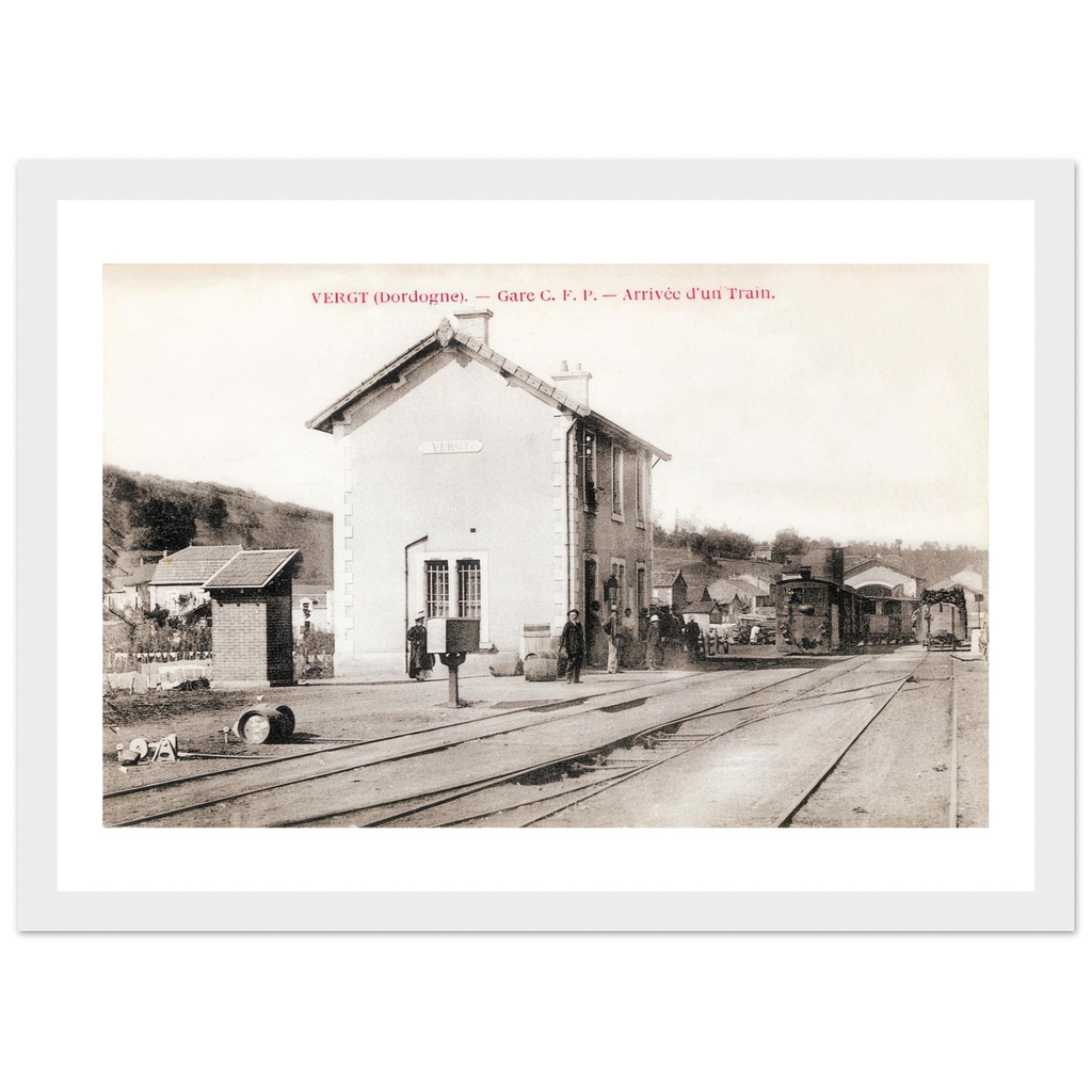 Vergt (Dordogne) - Gare C.F.P - Arrivee d'un train