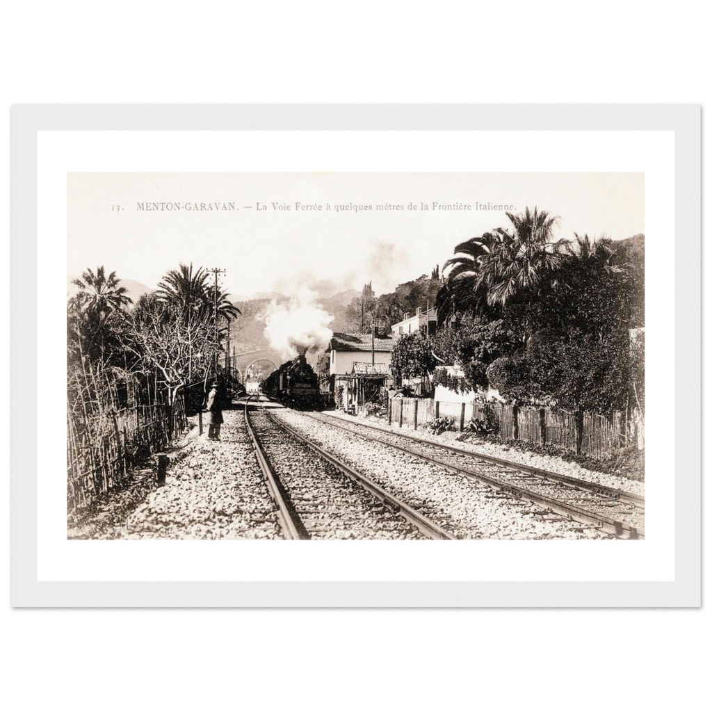 Menton Gavaran - La Voie Ferree a quelques metres de la Frontiere Italienne.