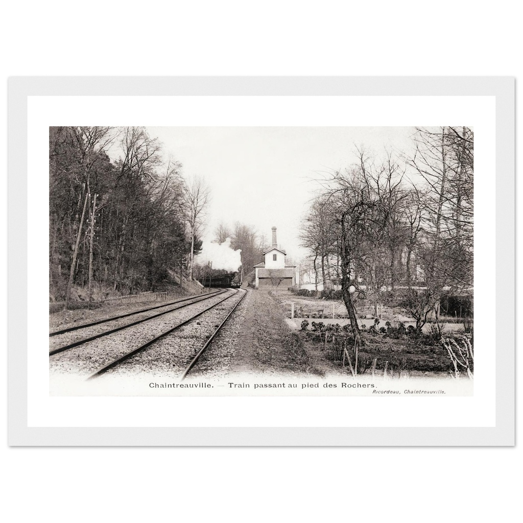 Chaintreville -Train passant au pied des rochers