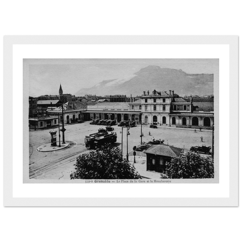 Grenoble - La Place de la Gare et le Moucherotte