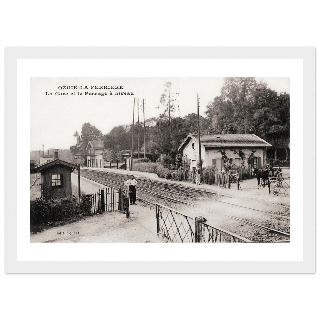 Ozoir-la-Ferriere - La Gare et le Passage a Niveau