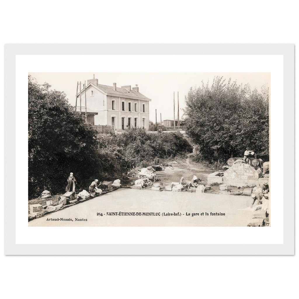 Saint-Étienne-de-Lontluc - La Gare et la fontaine