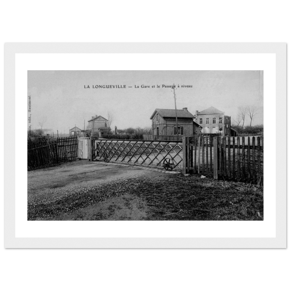 La Longueville - La Gare et le Passage a niveau