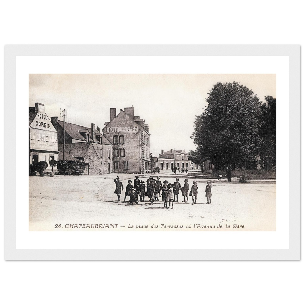 Châteaubriant - La Place des Terrasses et l'avenue de la Gare