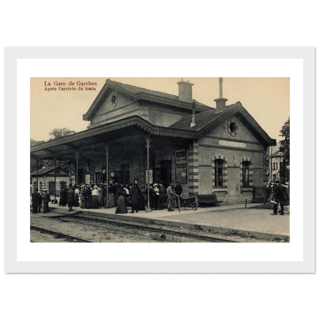 La Gare de Garches Après l'Arrivée du Train