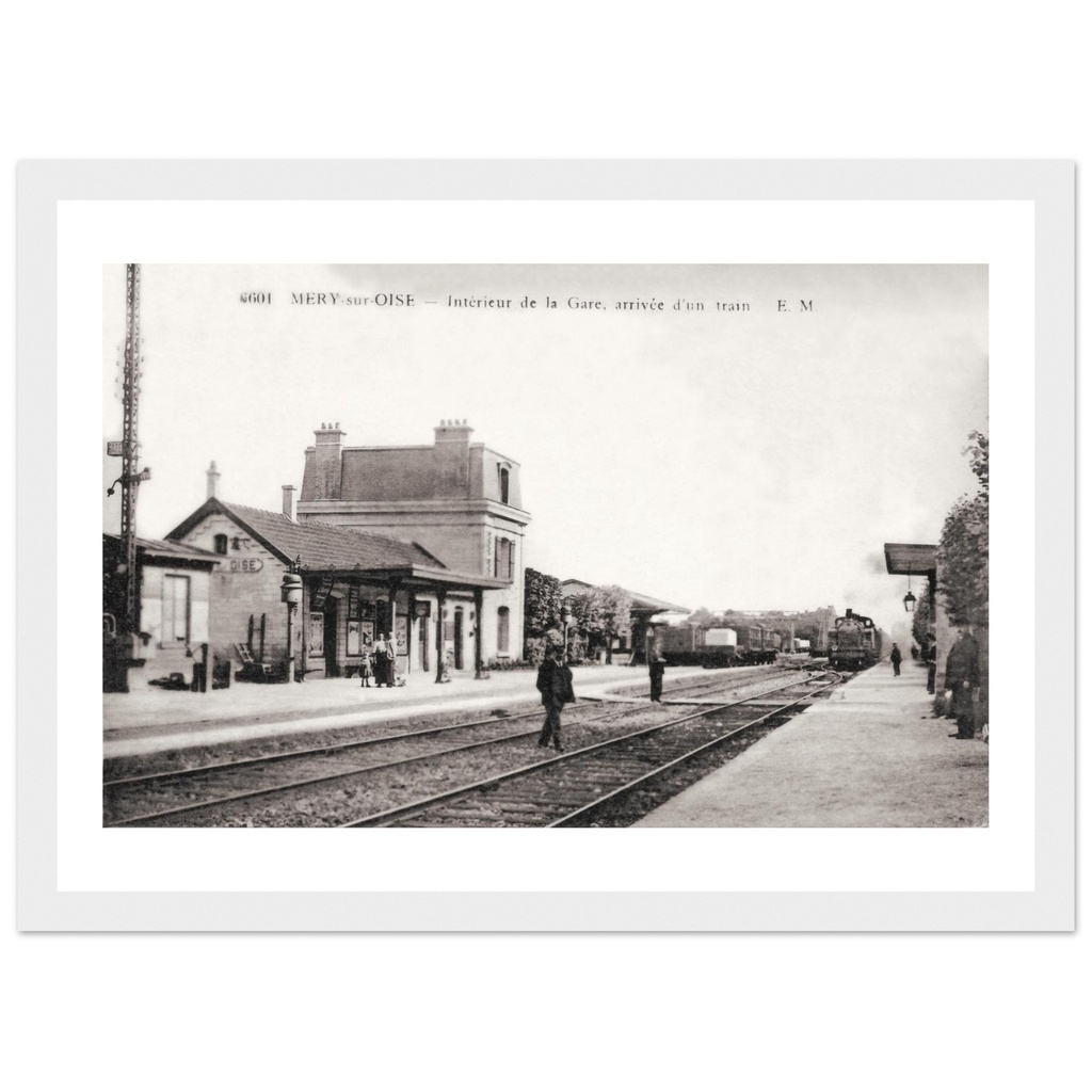 Mery-sur-Oise - interieur de la Gare, arrivee d un Train