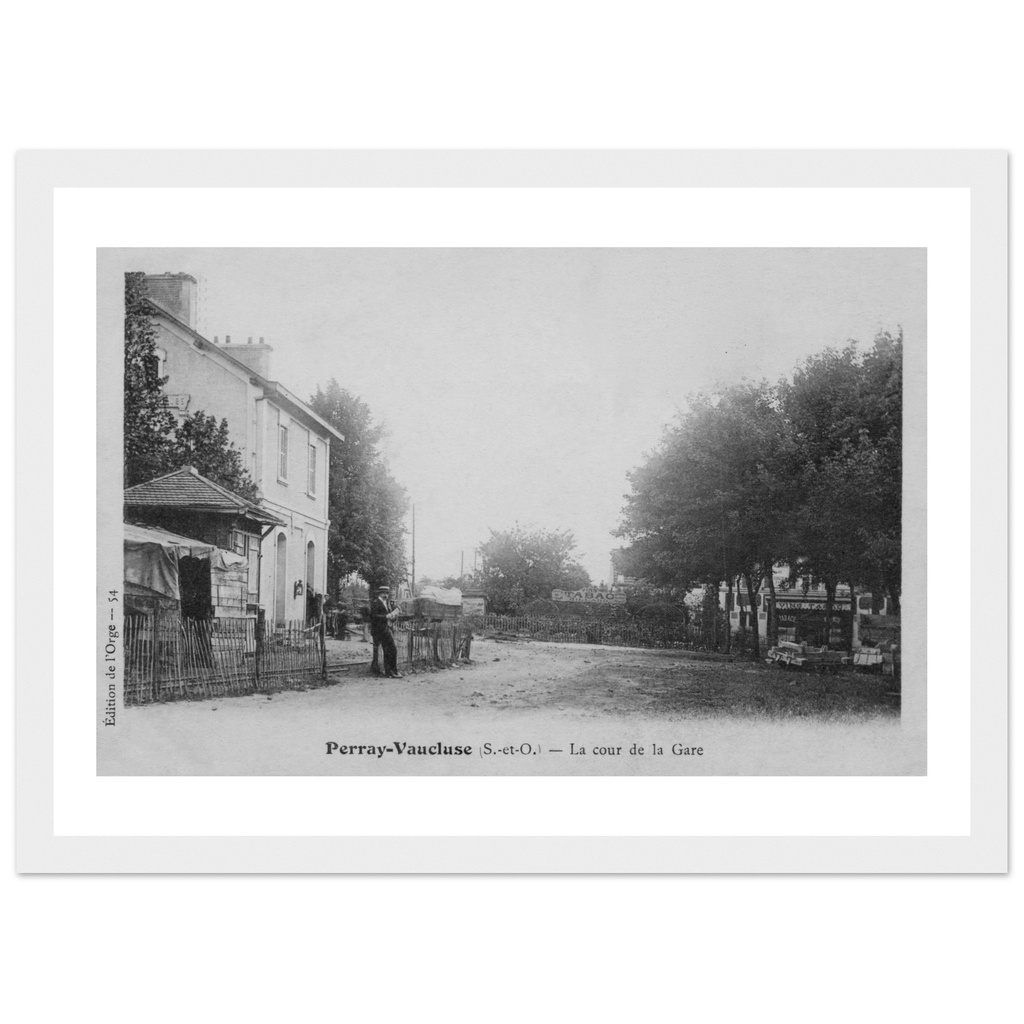 Perray-Vaucluse (S et O) - La Cour de la Gare