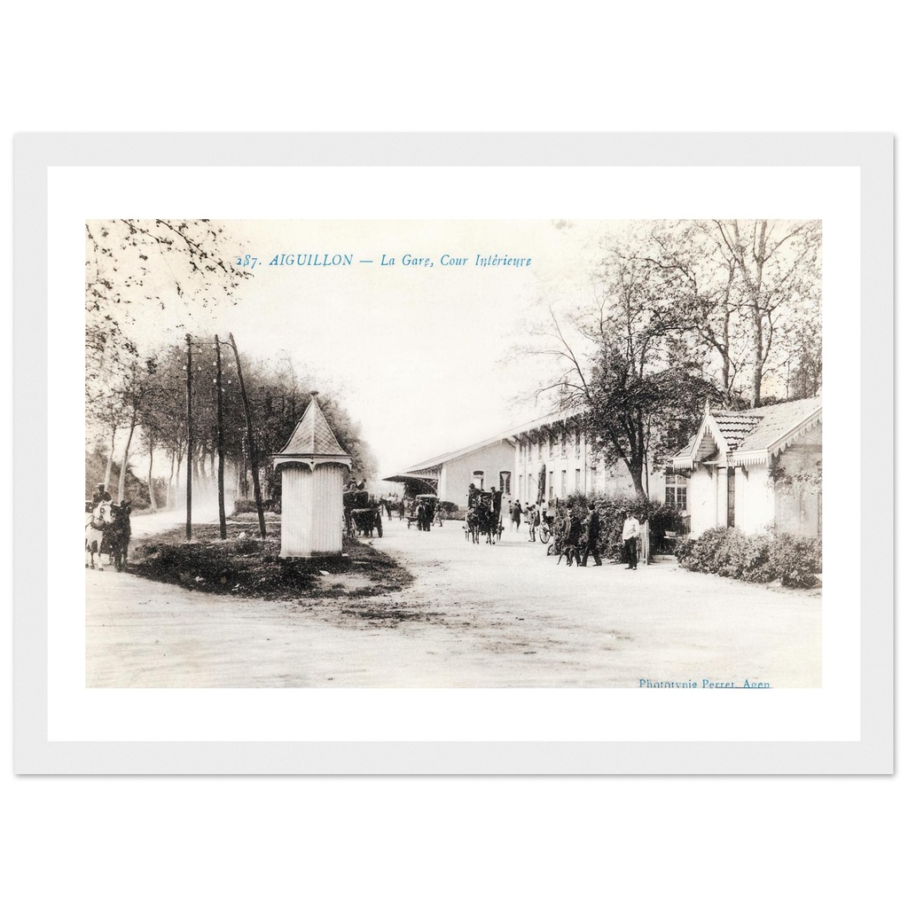 Aiguillon - la Gare, Cour Interieure