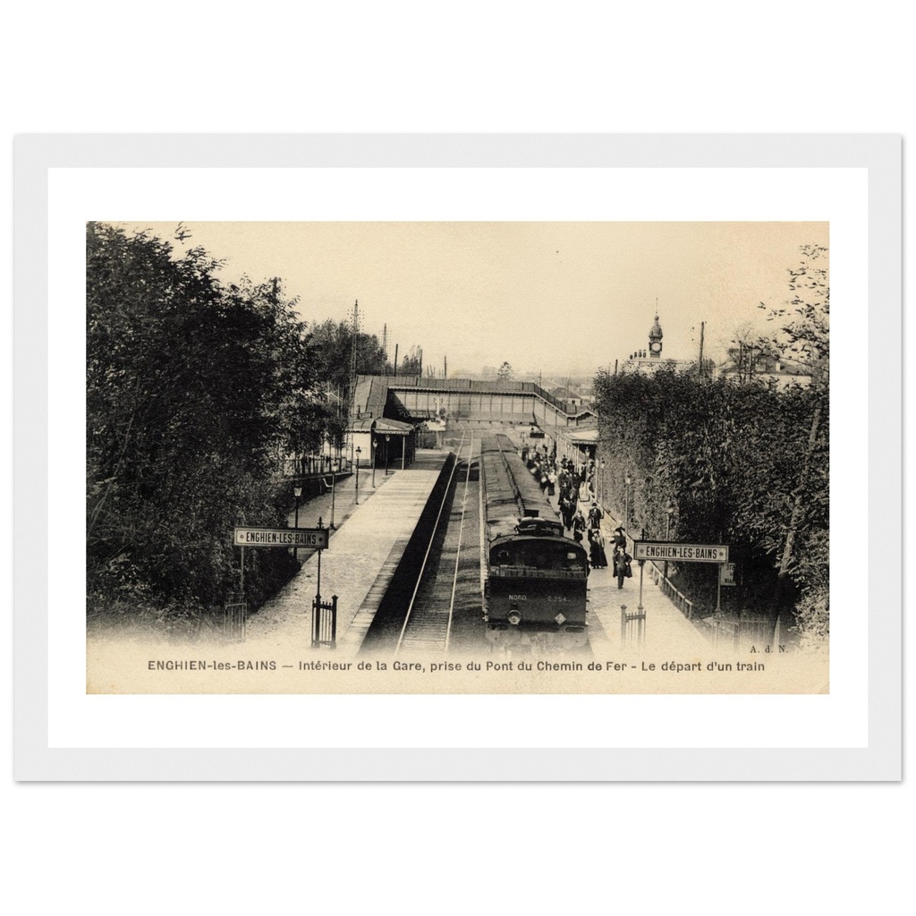 Enghien-les-Bains - Interieur de la Gare, prise du Pont du Chemin de Fer - Le depart du train