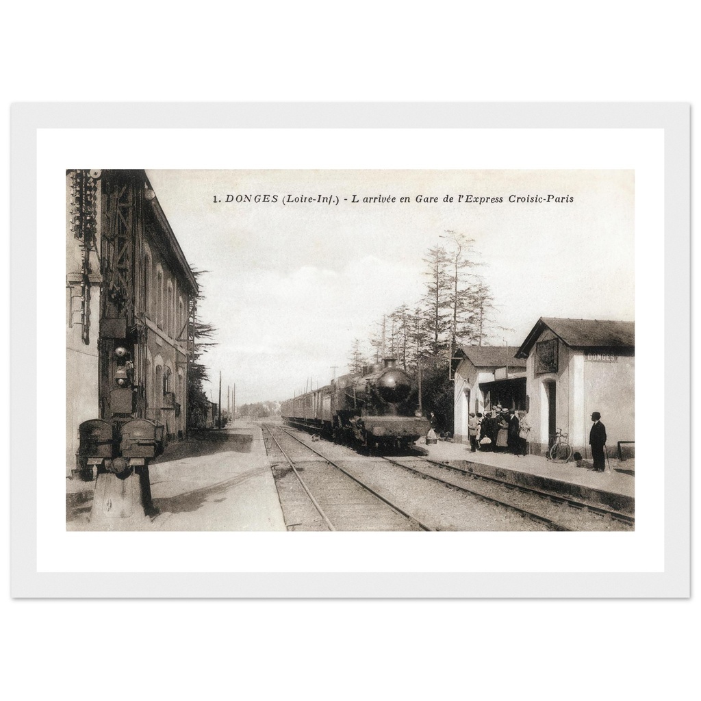 Donges (Loire inf) -L'arrivee en gare de l'Express Croisic -Paris
