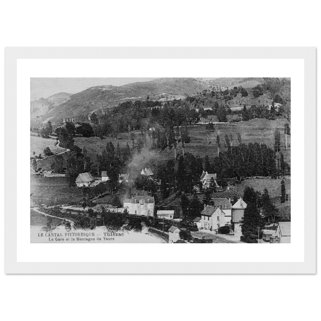 Thiezac - La Gare et la montagne de Vaurs