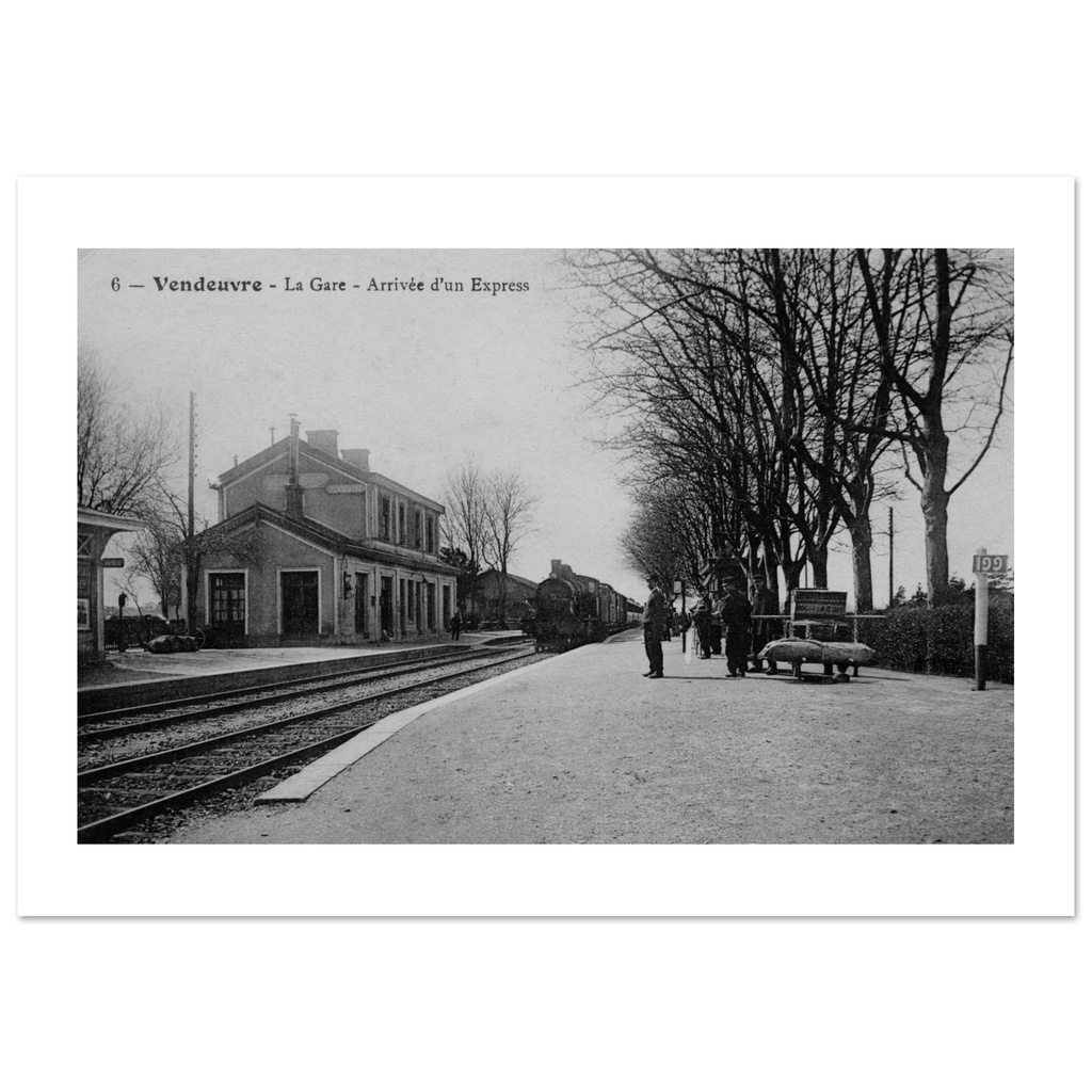 Vendeuvre - La gare  Arrivee d'un express