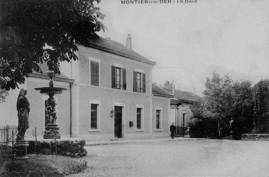 Montierender - Haute Marne - Champagne Ardennes - France       la Gare