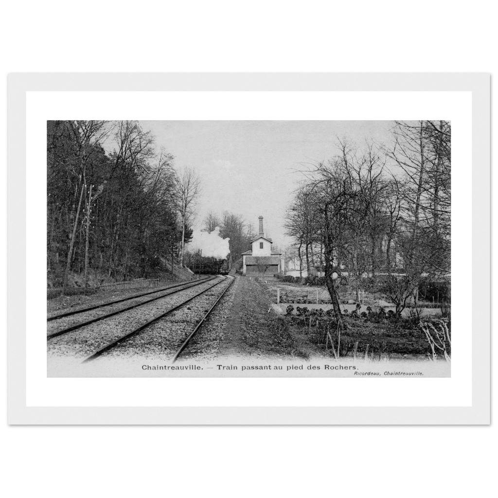 Chaintreauville - Train passant au pied des rochers