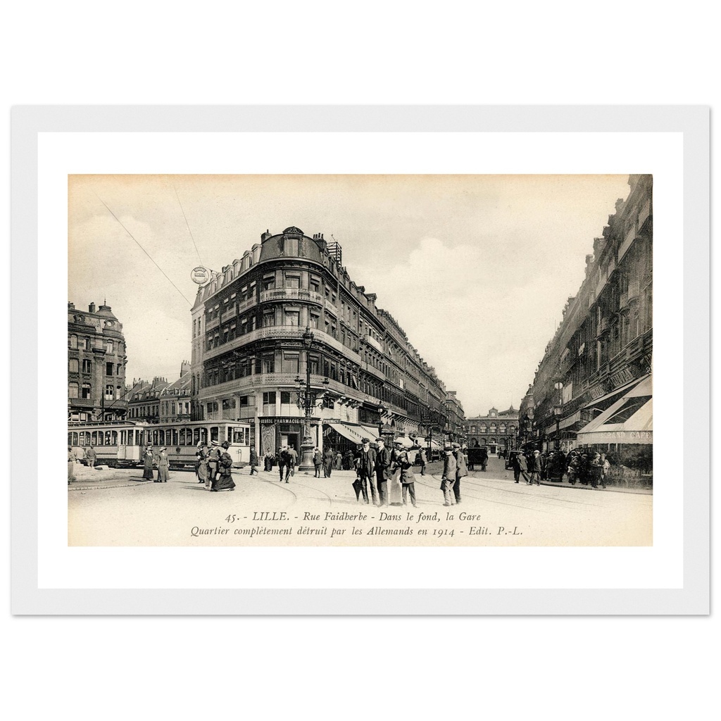 Lille - Rue Faidherbe, dans le fond la Gare.