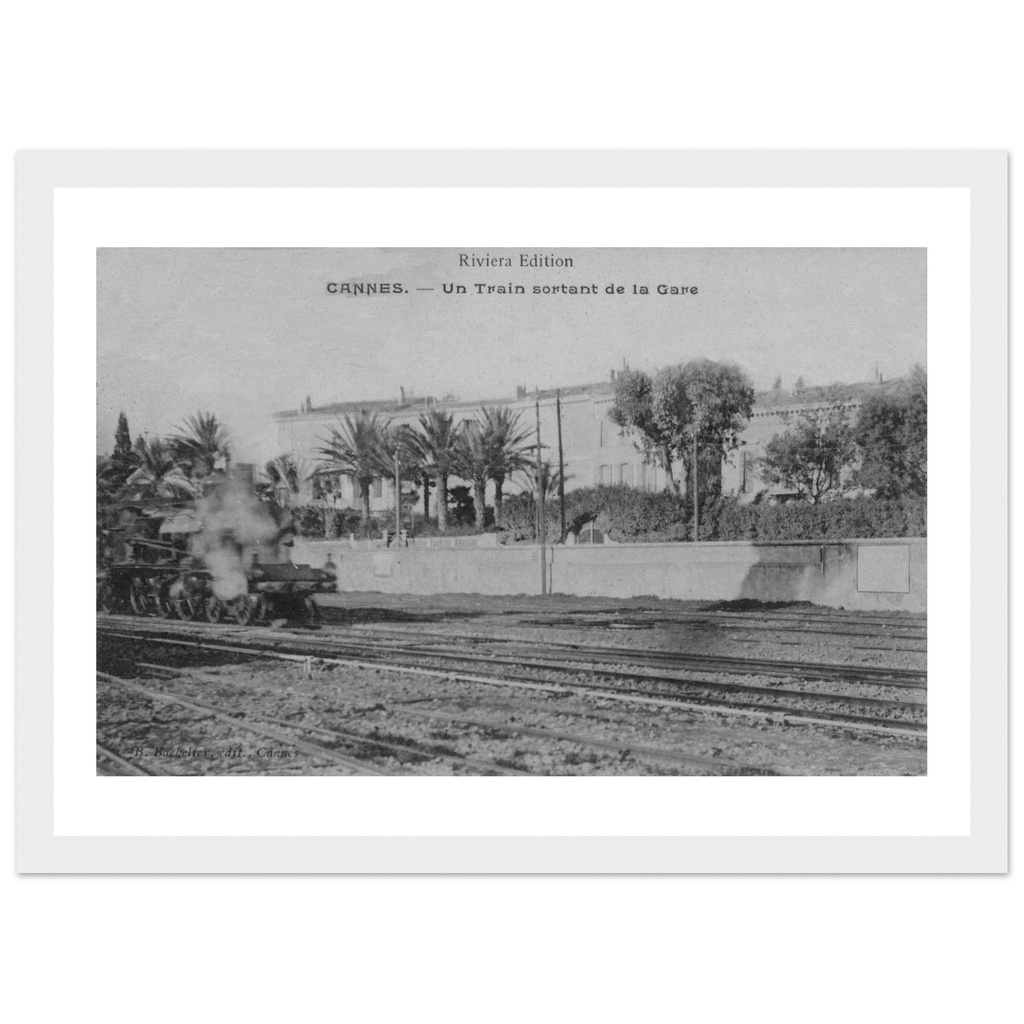 Cannes - Train sortant de la Gare