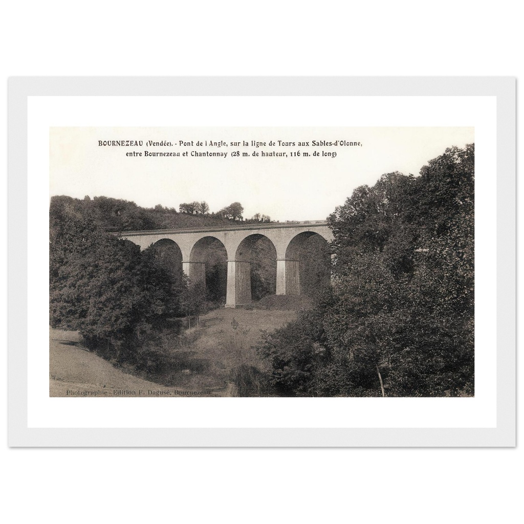 Bournezeau - Pont de L'Angle sur la ligne de Tours aux Sables -D'olonne entre Bournezeau  et chantonnay  (28 m de Hauteur, 116 m de Long )