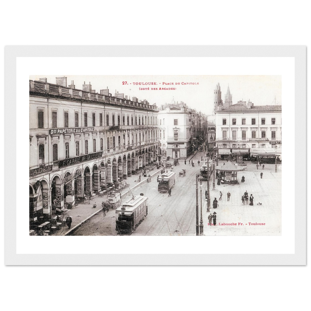 Toulouse - lace du Capitole - (Cote des Arcades)