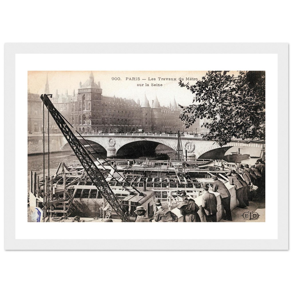 Paris -Les Travaux du Metro sur la Seine
