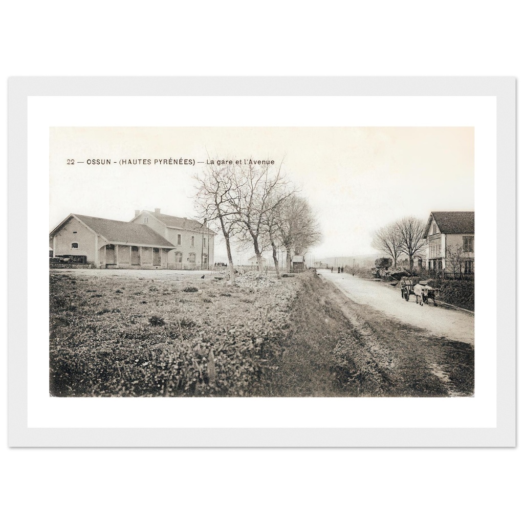 Ossun (Hautes-Pyrenees) -la gare et l'avenue.
