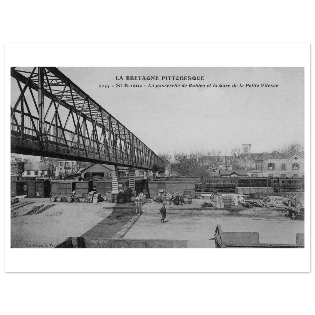 St Brieuc - la Gare de la petite vitesse et la passerelle de Rohien