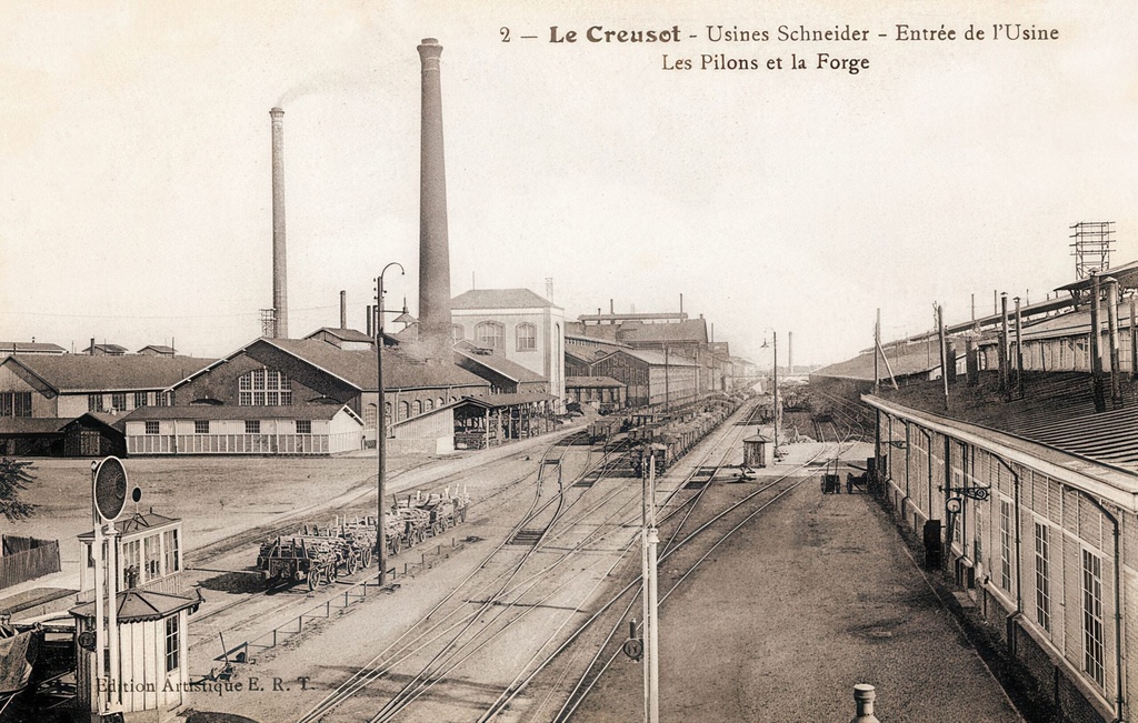 Le Creusot - Entrée de l’usine - Pillons et forges