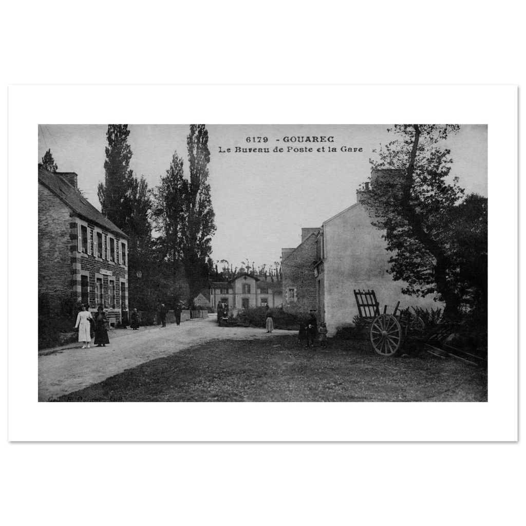 Gouarec - Bureau de Poste et la Gare
