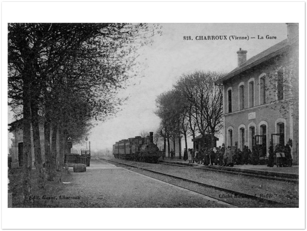 Charroux - La Gare