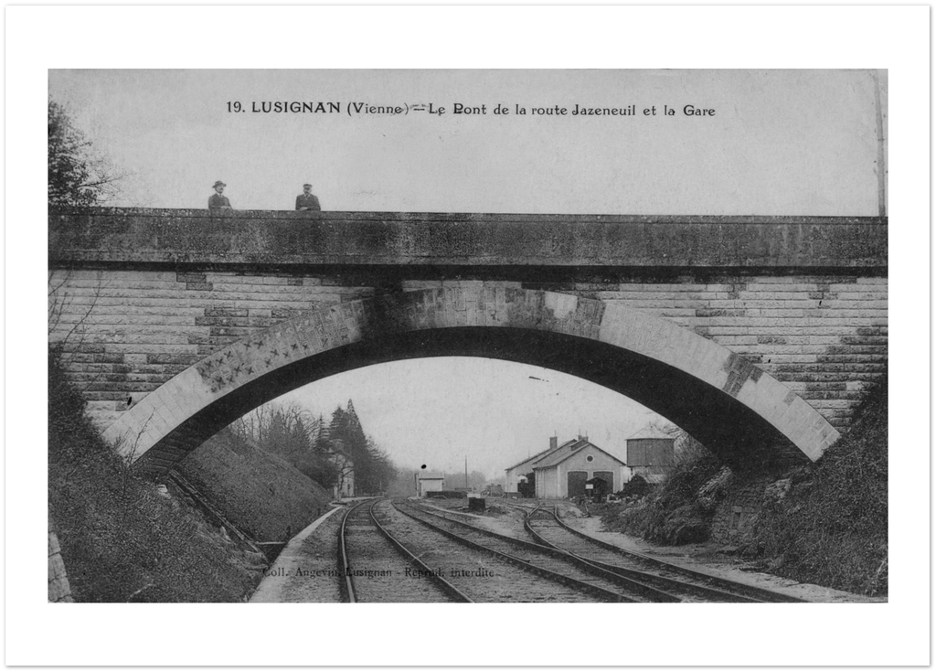 Lusignan - Le Pont de la route Jazeneuil et la Gare