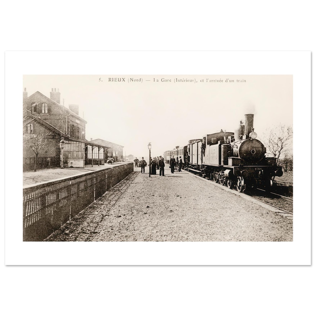 Rieux - La Gare (interieur) et l'arrivee d'un train